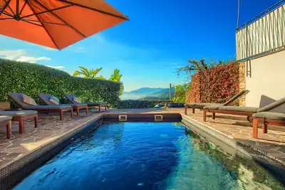 House with private garden, pool, jacuzzi and electric bikes