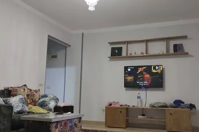 Image de Warm apartment, Spacious living room with cozy dining area, 3 beautiful bedrooms.
