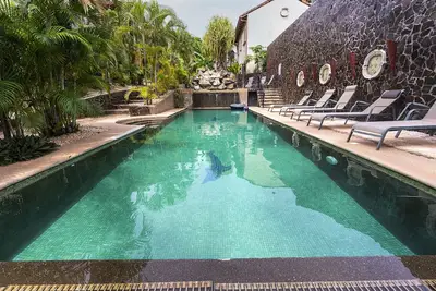 Image de Villa w Pool 2br\/2. 5ba Walk To Beach, Shops, Restaurants and More