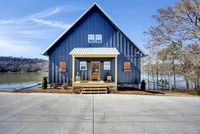 Image de Rusted Roots Retreat New build with amazing furnishing on Smith Lake