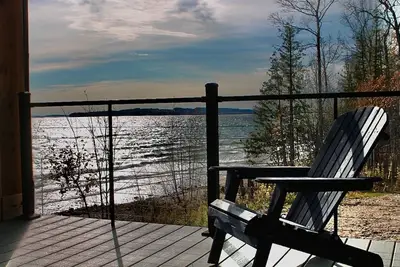 Image de Secluded Bayfront Cottage with Stunning views