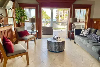Image de New listing | Stunning 7 bed home with ocean views