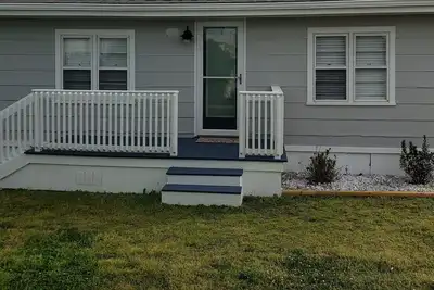 Image de Dog Friendly, Fully Updated Kure Beach Cottage, 2 min. walk to the sand.