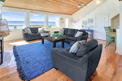 Image de 4 Bed/4 Bath North Cape San Blas Beach Front Home - Steps to the Ocean! !