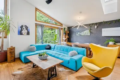 Image de Beautifully renovated 3 bedroom home w\/hot tub