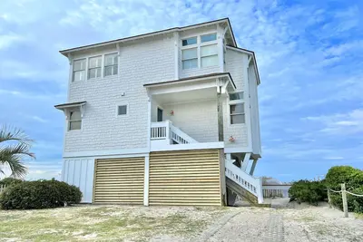 Image de Quaint Oceanfront Getaway*West Beach/Steps From Point*Sleeps 8*Great Views*Clean