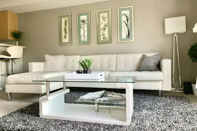 Image de Clean and Luxurious Belltown Gem