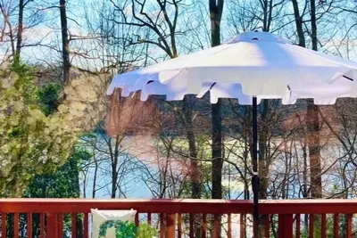 Beautiful Occoquan River View house. Great Location! Close to D. C.