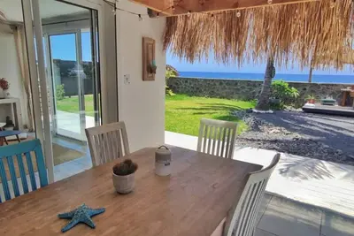Image de Bleu Salé, magnifique villa pied dans l'eau