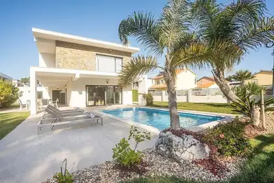 Image de Villa Sassi - Recent & modern villa with a swimming pool and Bbq