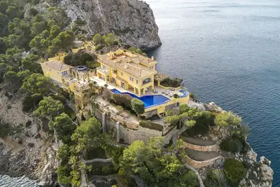 Image de The Yellow Caslte - Puerto de Andratx