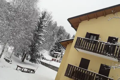 Image de Two-room apartment near the woods