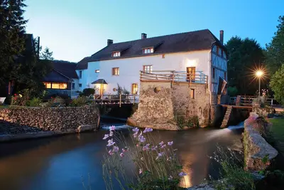 Image de Romantic suite with private jacuzzi 1 hour from Paris