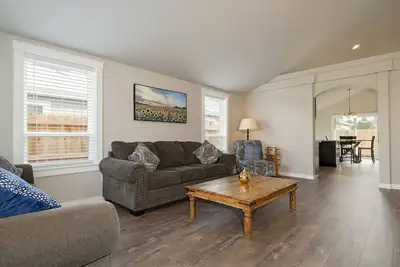 Image de New Home in SouthWest Neighborhood