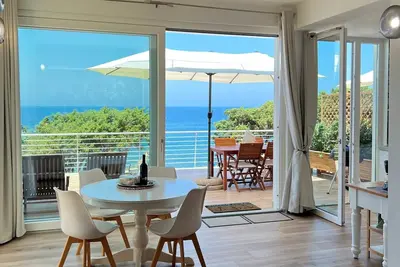 Image de Adjacent Ă la mer, appartement panoramique dans villa, Internet WiFi gratuit