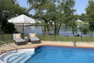 Image de Waterfront, Private Saltwater Pool & Dock, Near Cambridge, Sleeps 10, Kayaks