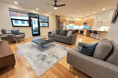 Image de Beautiful 2-bedroom at The Village at Grand Traverse Commons