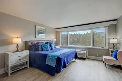 Image de Spectacular Mountain & Golf Course View