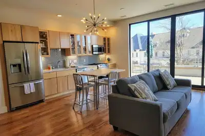 Image de Beautiful 1-bedroom in The Village at Grand Traverse Commons