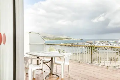 \"Appartement 3-4\", avec vue sur la Méditerranée, proche plage, avec terrasse et Wi-Fi.