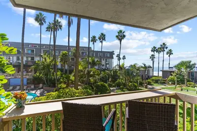 Image de Oceanfront Condo. . . Views and sounds of the surf from Balcony and Bedroom