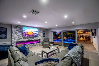 Image de Ultimate Beach Escape • Pool, Spa, Game Room & Walk to the Ocean, Shops & Food