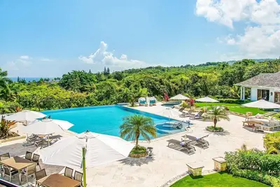 Image de Infinity (5\/6 Rooms) Luxury villa