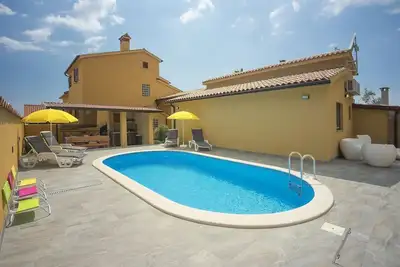 Image de Villa avec piscine privée, air conditionné, WiFi, Bbq et bon emplacement