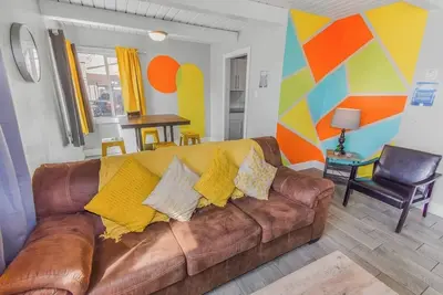 Image de Stylish One-Bedroom Unit with Easy Ground Access