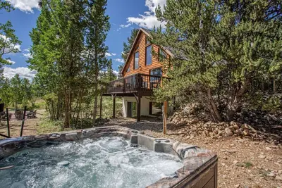 Image de Summer Escape | Mid-Century Vibes, Hot Tub, Games