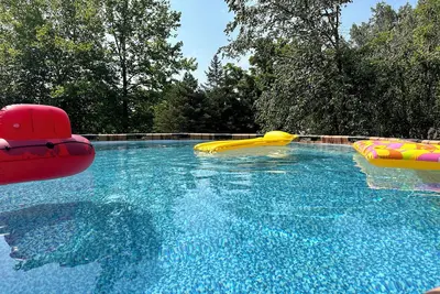 Image de Cabin by Keomah State Park: Swimming Pool, Hot Tub Patio, Game Room, Trails