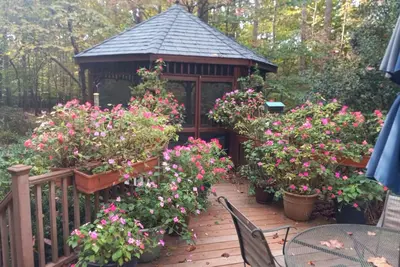 Image de 2715 sq ft house on secluded, wooded lot in Hillsborough, Nc
