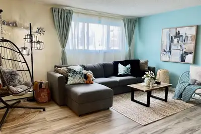 Image de Luxury★King Beds ★Whyte Ave ★Smart Home ★Free Parking