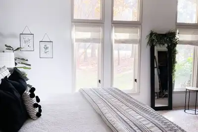 Image de Spacious, Newly Renovated Master’s Week House