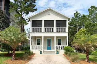 Image de Perfect beach getaway! Bike to beach, pool - 4 cruisers included!
