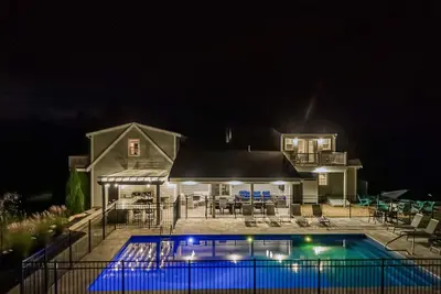 Image de Private Estate, heated pool, outdoor Livingroom, kitchen, 11 bedrooms, sleeps 20