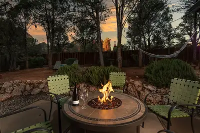 Image de Red Rocks Retro! Stunning Views and Hot Tub!