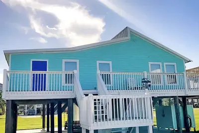 Image de Adorable Beach house--2min walk to Beach! 🏝