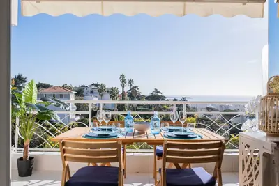 Image de 3p avec terrasse, vue mer, piscine et parking