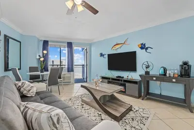 Image de Spacious Oceanfront Condo with Premium Views!