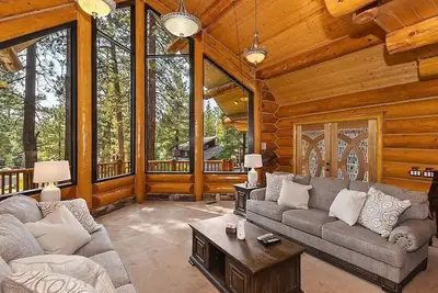 Image de Luxury Custom Log Cabin