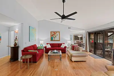 Image de Resort Amenities, Dog Friendly, Keowee Lakefront, 5 Star Clean, Modern Vibe.