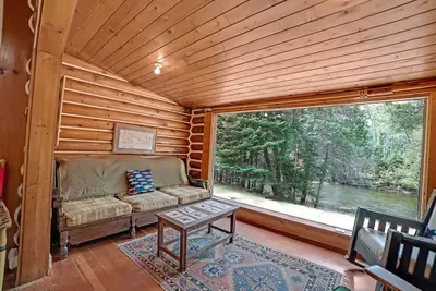 Image de Thunderbird Lodge:The River is Calling – Experience Spring's Magic Here