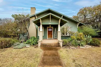 Image de Pure Joy - Cozy Bungalow Downtown Granbury