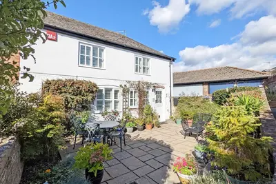 Baytree Cottage, Walberton -  a cottage that sleeps 6 guests  in 3 bedrooms