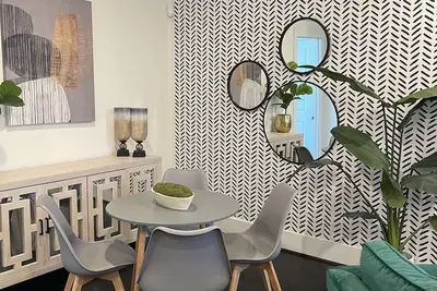 Image de ✧ Chic condo in Downtown Houston w/ Free Parking ✧