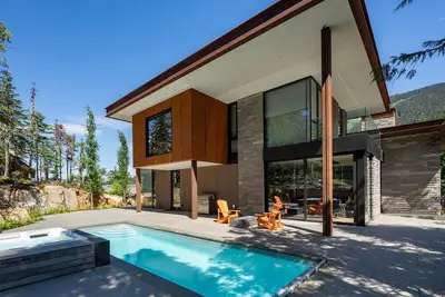 Image de Architectural Gem w/ Pool, Hot Tub, Theatre & Private Gondola Access