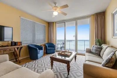 Image de Oceanfront condo with WiFi, central Ac, & shared pool and hot tub - great views