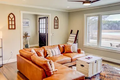 Lakefront cottage with private dock, hot tub, fireplace & game room