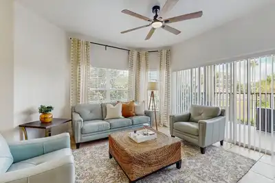 Image de Dog-Friendly Condo with Gym, WiFi, Balcony - Close to Theme Parks